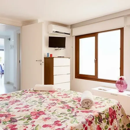 Aura Casesicule, Only For Sea View Lovers, Modern Style Apartment In City Center, Wi-Fi