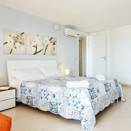 Apartment Aura Casesicule, Only For Sea View Lovers, Modern Style Apartment In City Center, Wi-Fi *