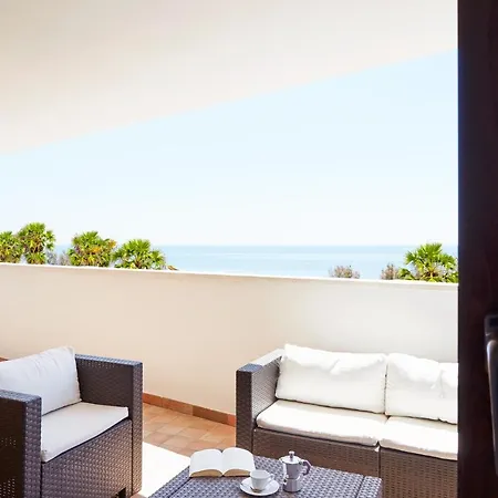 Apartment Aura Casesicule, Only For Sea View Lovers, Modern Style Apartment In City Center, Wi-Fi Pozzallo