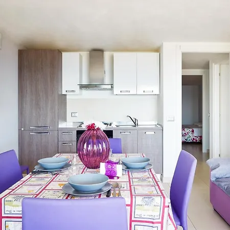Aura Casesicule, Only For Sea View Lovers, Modern Style Apartment In City Center, Wi-Fi