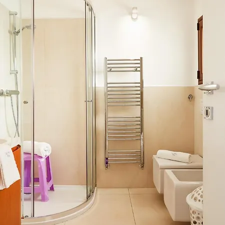 Apartment Aura Casesicule, Only For Sea View Lovers, Modern Style Apartment In City Center, Wi-Fi